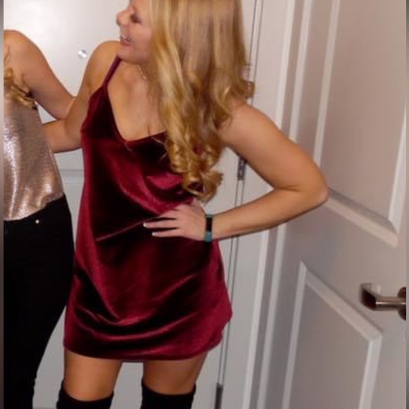 Hollister Maroon Velvet dress - Picture 5 of 6